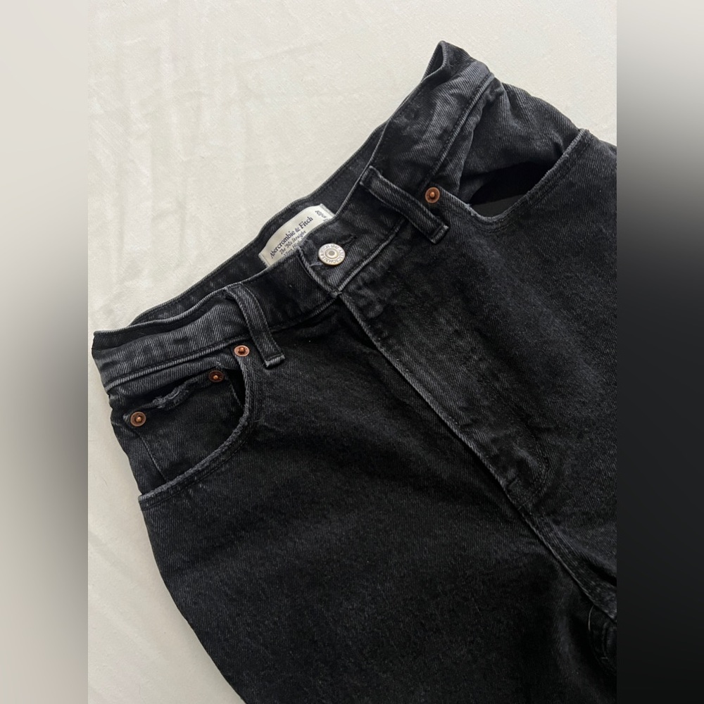 Abercrombie & Fitch Ultra High Rise 90s Straight Jean